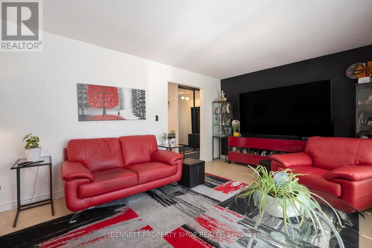 28778645/846-borland-drive/chatelaine-village/ottawa/ontario/K1E1X5_5