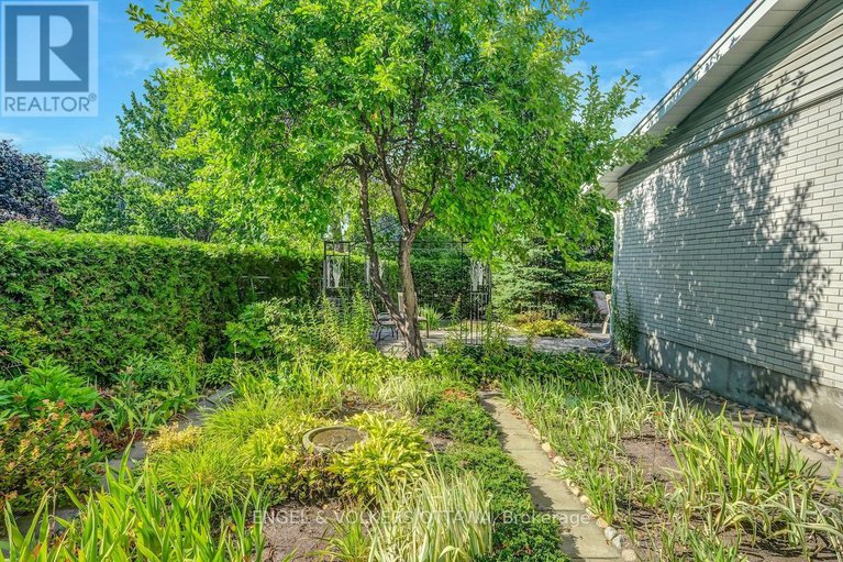 28836979/29-qualicum-street/bruce-farmgraham-parkqualicumbellands/ottawa/ontario/K2H7H1_45
