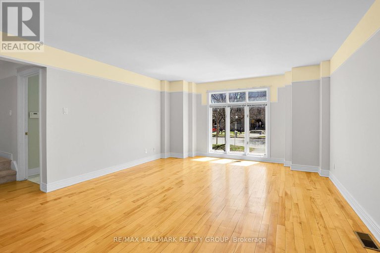 28244394/303-sherwood-drive/civic-hospital/ottawa/ontario/K1Y3W7_9