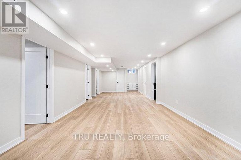 28740163/39-sunnycrest-drive/city-viewskylinefisher-heightsparkwood-hills/ottawa/ontario/K2E5Y4_28