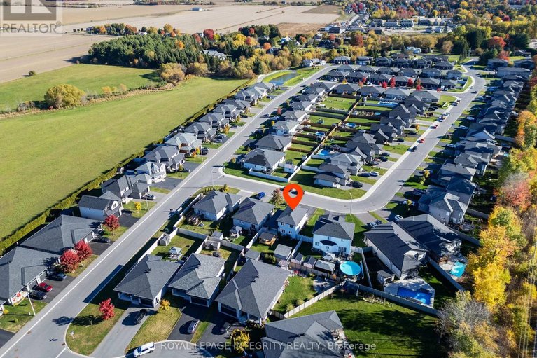 29651111/204-hybrid-street/embrun/russell/ontario/K0A1W0_33