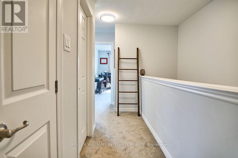 28490500/317-squadron-crescent/cfb-rockcliffe-and-area/ottawa/ontario/K1K4Z4_28