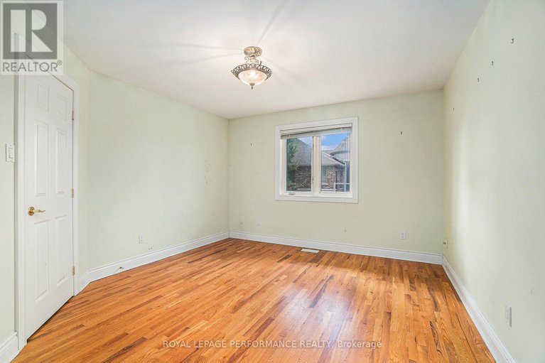 28638779/1702-ortona-avenue/carleton-heights/ottawa/ontario/K2C1W7_23