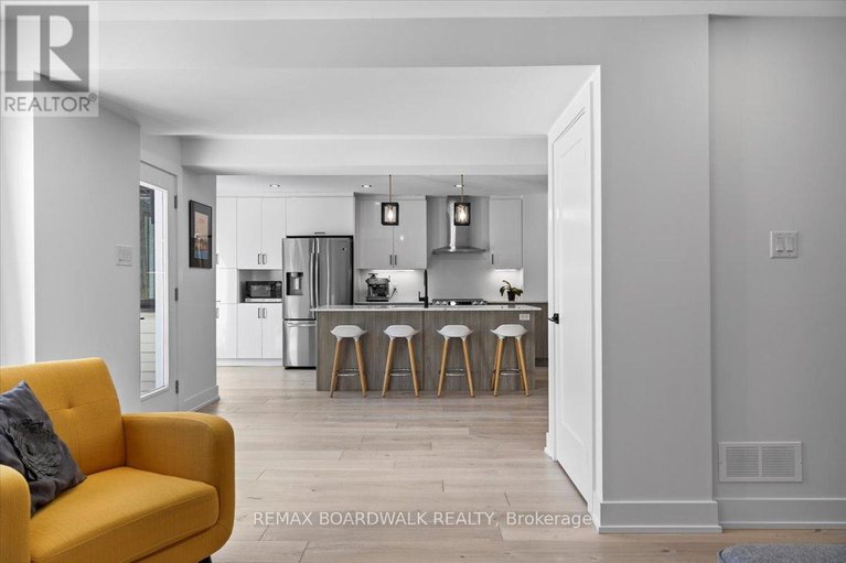 29481877/1535-kamouraska-circle/chateauneuf/ottawa/ontario/K1C3J1_8