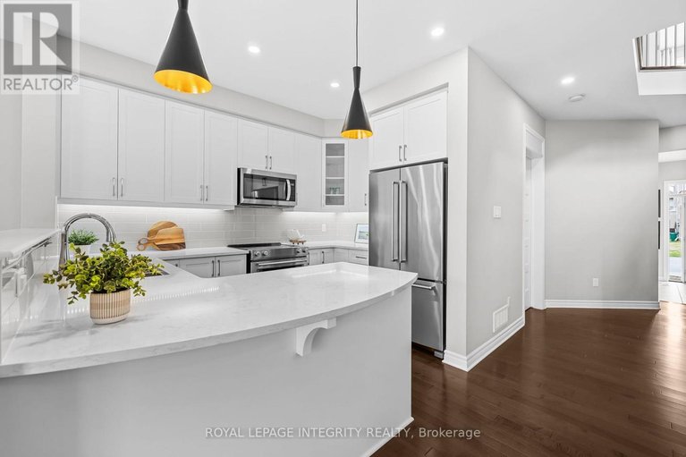 29642319/821-indica-street/stittsville-north/ottawa/ontario/K2S2J8_17