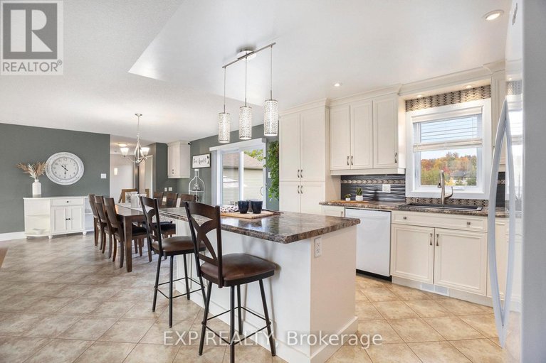 28990239/2003-farisita-drive/vars-village/ottawa/ontario/K0A3H0_13