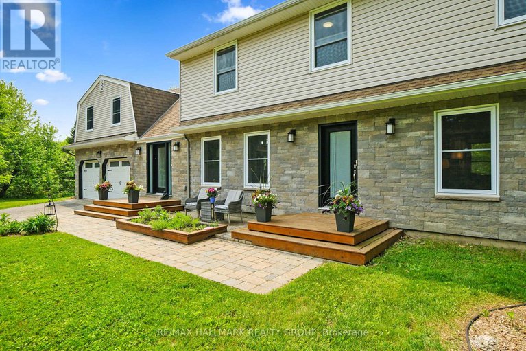 28552102/1430-royal-maple-drive/cumberland-ridge/ottawa/ontario/K4C1B5_3