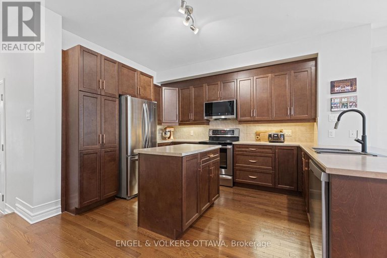 28528943/18-mccooeye-lane/stittsville-central/ottawa/ontario/K2S1B9_5