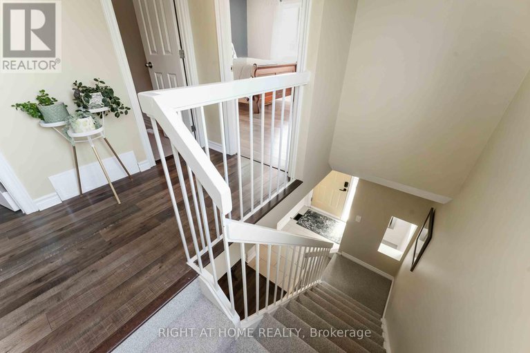 28737074/1-berkshire-way/pheasant-run/ottawa/ontario/K2J2B1_20
