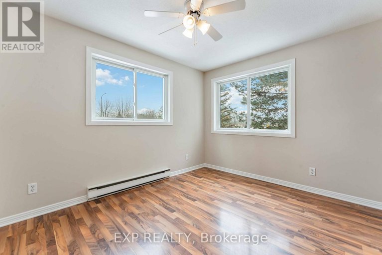 29444282/45a-802-st-andre-drive/hiawatha-parkconvent-glen/ottawa/ontario/K1C4R3_16