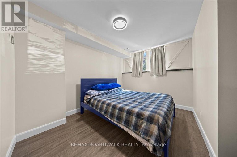 29208561/a-6643-bilberry-drive/convent-glen-north/ottawa/ontario/K1C4N5_19