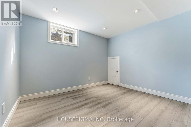 29433007/1047-richard-avenue/billings-bridge/ottawa/ontario/K1H8C3_36