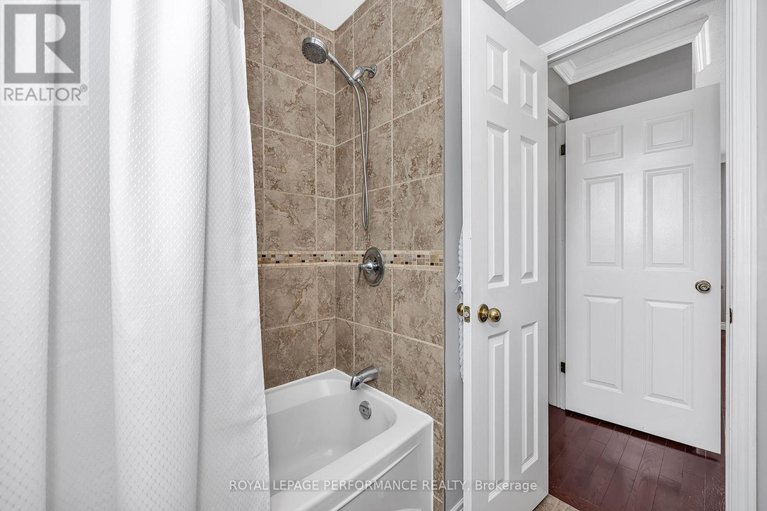 29305647/1310-prestone-drive/bilberry-creekqueenswood-heights/ottawa/ontario/K1E2Z6_26