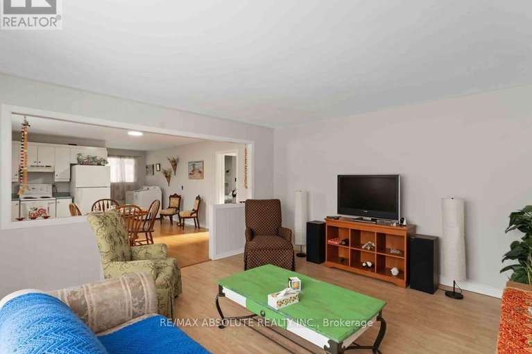 29180472/1984-forced-road/vars-area/ottawa/ontario/K0A3H0_5