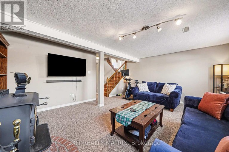 29390803/39-lapointe-boulevard/embrun/russell/ontario/K0A1W0_33