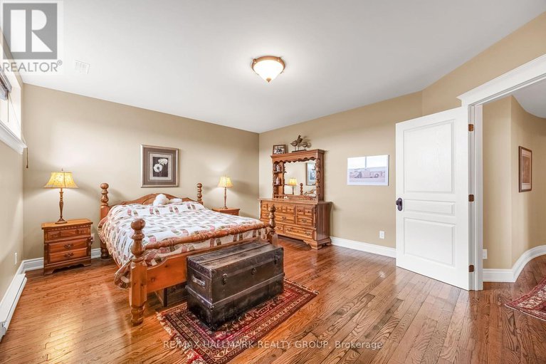 28343367/6980-mansfield-road/btwn-franktown-rd-fallowfield-rd/ottawa/ontario/K2S1B8_38