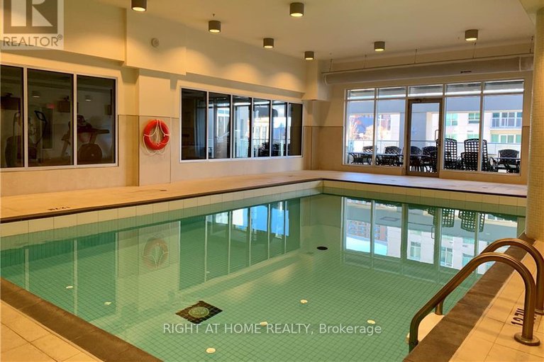 29034137/2604-242-rideau-street/sandy-hill/ottawa/ontario/K1N0B7_17