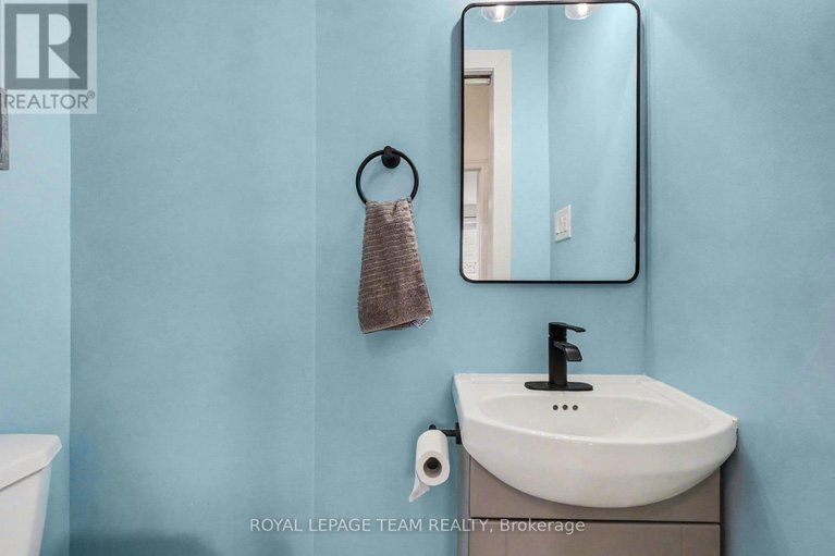 29555380/689-vermillion-drive/riverside-southgloucester-glen/ottawa/ontario/K1V1W2_16