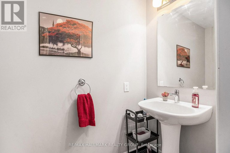 28523089/6349-renaud-road/mer-bleuebradley-estatesanderson-park/ottawa/ontario/K1W0J4_3