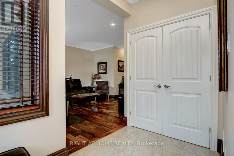 28184853/1271-field-street/bel-air-park/ottawa/ontario/K2C2P9_4