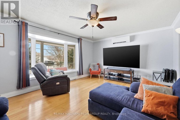 29408731/1326-dussere-street/convent-glen-south/ottawa/ontario/K1C1P4_4