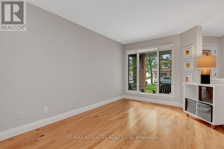 28483640/31-spur-avenue/bridlewood/ottawa/ontario/K2M2R9_7