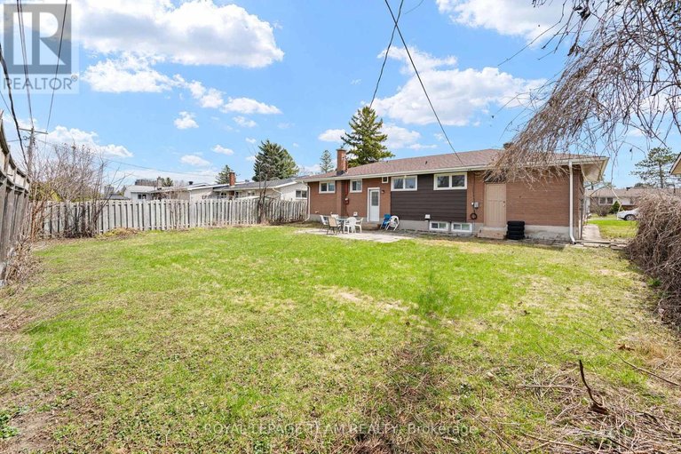 29660609/50-hilliard-avenue/city-viewskylinefisher-heightsparkwood-hills/ottawa/ontario/K2E6C1_25