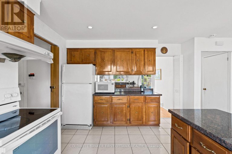 28315563/16-denewood-crescent/pineglencountry-place/ottawa/ontario/K2E7G5_20