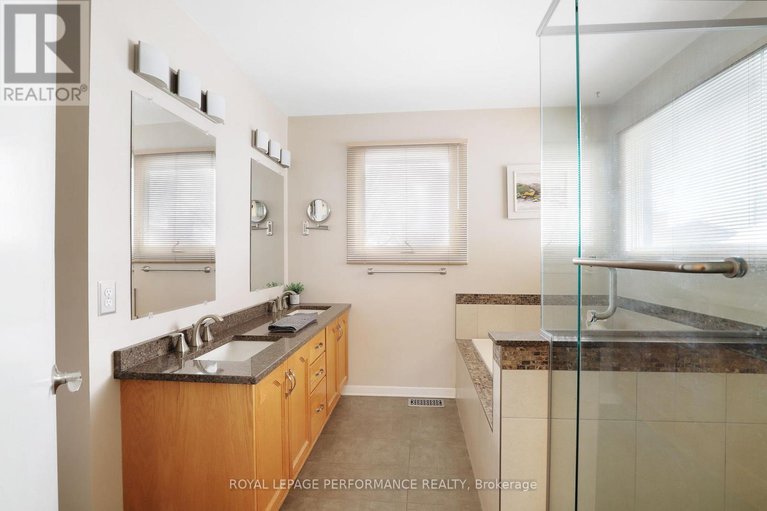 29355185/10-ellisson-way/hunt-club-park/ottawa/ontario/K1G4N8_23