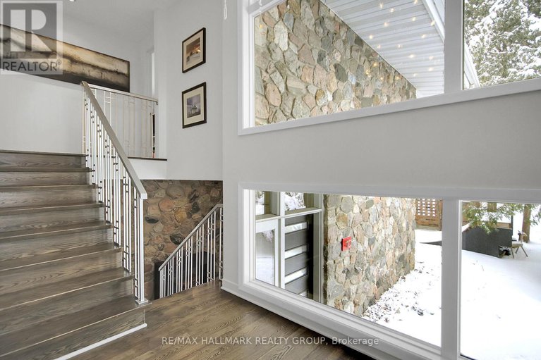 28150348/10-qualicum-street/bruce-farmgraham-parkqualicumbellands/ottawa/ontario/K2H7G8_17