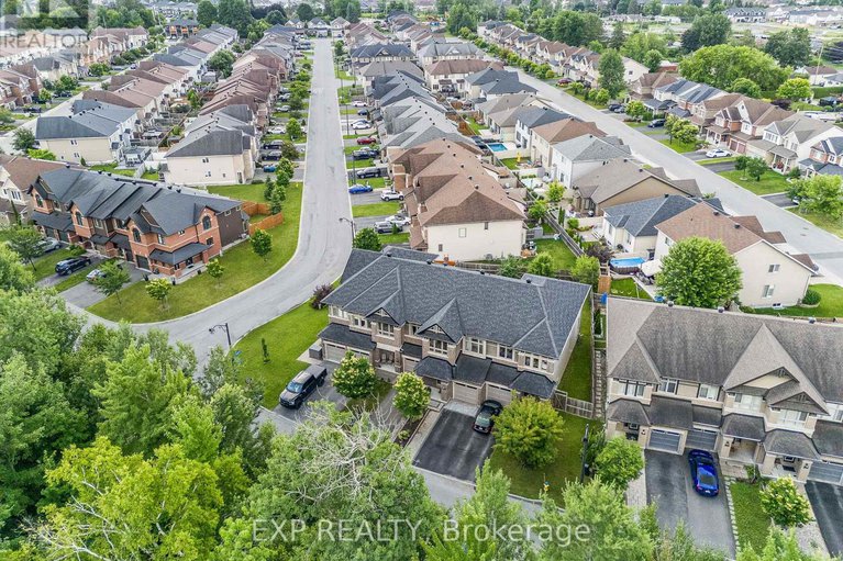 28589482/326-trailsedge-way/mer-bleuebradley-estatesanderson-park/ottawa/ontario/K1W0G6_30