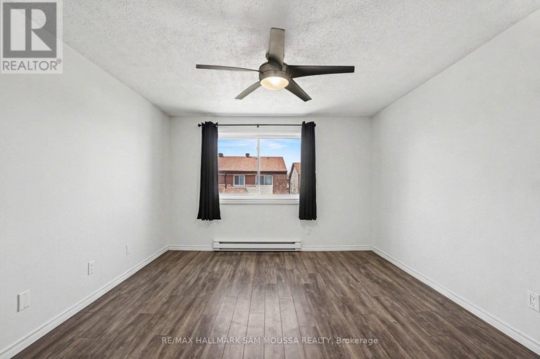 29672531/28c-woodvale-green/craig-henrywoodvale/ottawa/ontario/K2G4H4_19