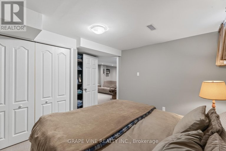 29648107/103-rowallen-place/hunt-club-parkgreenboro/ottawa/ontario/K1T4E3_45