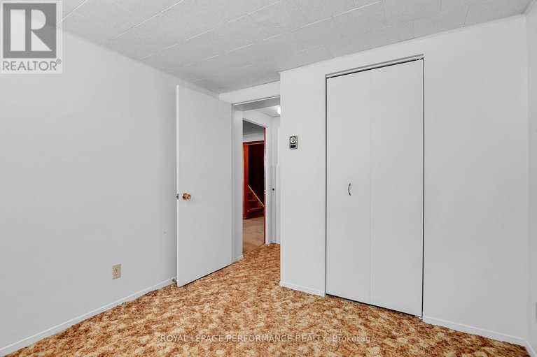 29636837/1582-digby-street/riverview-park/ottawa/ontario/K1G0P6_35