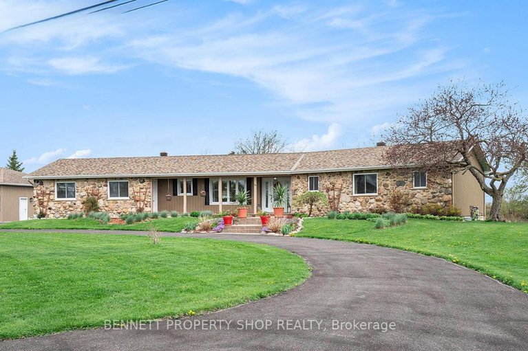 28309432/39-front-street-e/alexandria/north-glengarry/ontario/K0C1A0_14