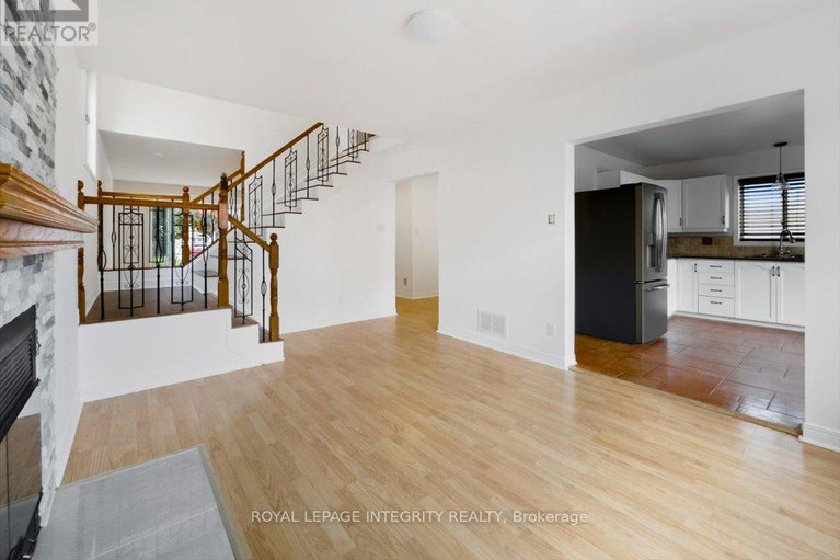 29060732/1791-tache-way/fallingbrookpineridge/ottawa/ontario/K4A2S7_14