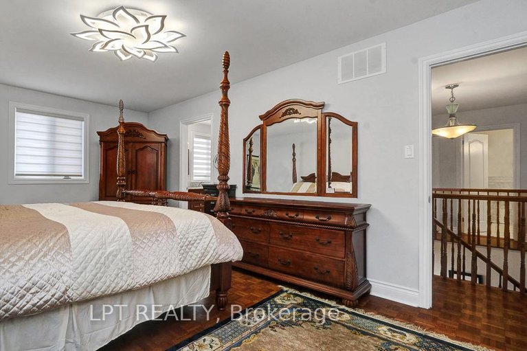 29603325/624-pleasant-park-road/playfair-park/ottawa/ontario/K1H5N5_31