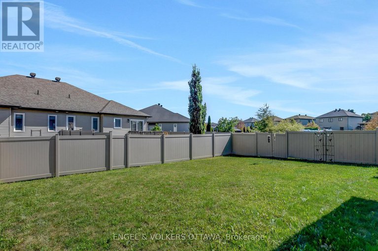 28893468/304-colmar-street/embrun/russell/ontario/K0A1W0_36