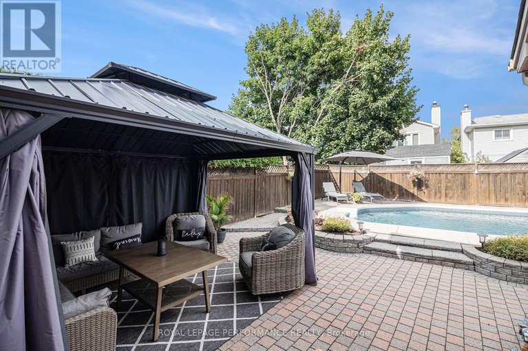 29629038/653-thicket-way/fallingbrookgardenway-south/ottawa/ontario/K4A3A7_36