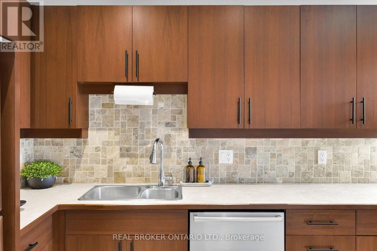 29578389/101-mcclintock-way/katimavik/ottawa/ontario/K2L2A5_12