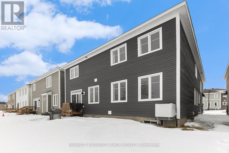 28055721/639-terrier-circle/goulbourn-twp-from-franktown-rdsouth-to-rideau/ottawa/ontario/K0A2Z0_27