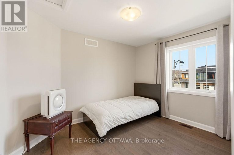 29672100/336-barrett-farm-drive/blossom-parkkemp-parkfindlay-creek/ottawa/ontario/K1T0X8_22