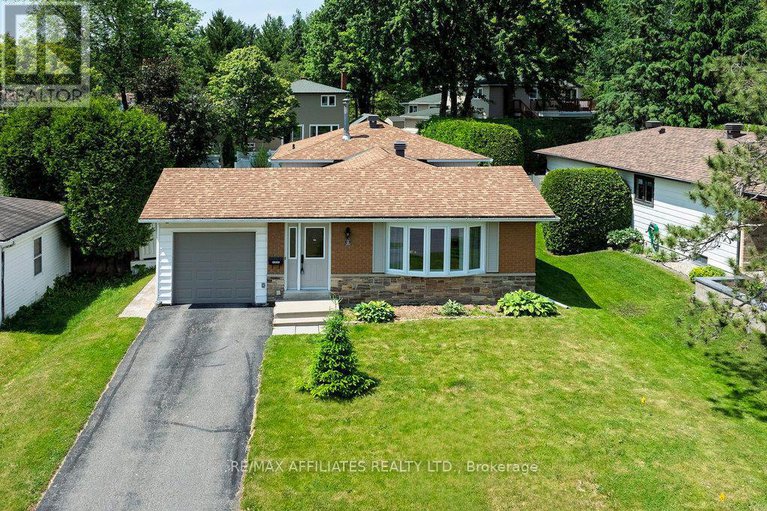 28586266/22-red-maple-crescent/blackburn-hamlet/ottawa/ontario/K1B3Z4_2