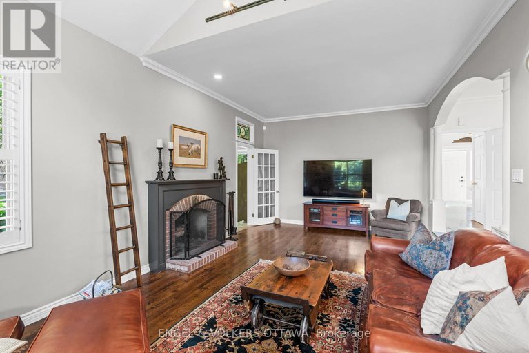 28790851/5557-pettapiece-crescent/manotick-village-manotick-estates/ottawa/ontario/K4M1C5_13