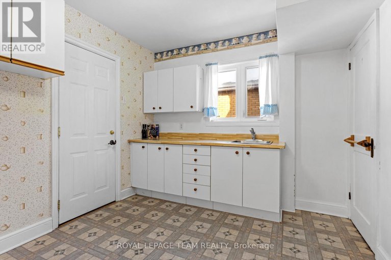 29327358/242-fairmont-avenue/civic-hospital/ottawa/ontario/K1Y1X9_12