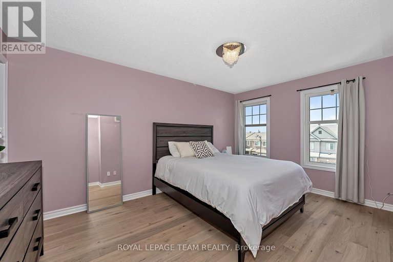28666129/887-kilbirnie-drive/half-moon-bay/ottawa/ontario/K2J6G6_13