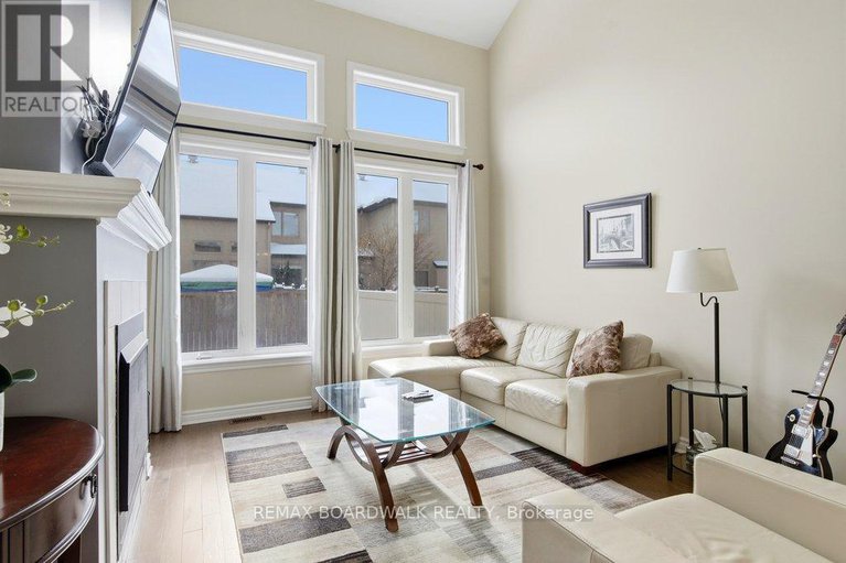 29343898/306-rainrock-crescent/mer-bleuebradley-estatesanderson-park/ottawa/ontario/K1W0J8_13