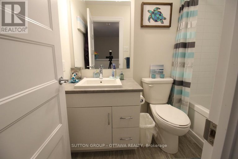 28894848/303-rue-de-l-etang-street/town-of-rockland/clarence-rockland/ontario/K4K0K1_20