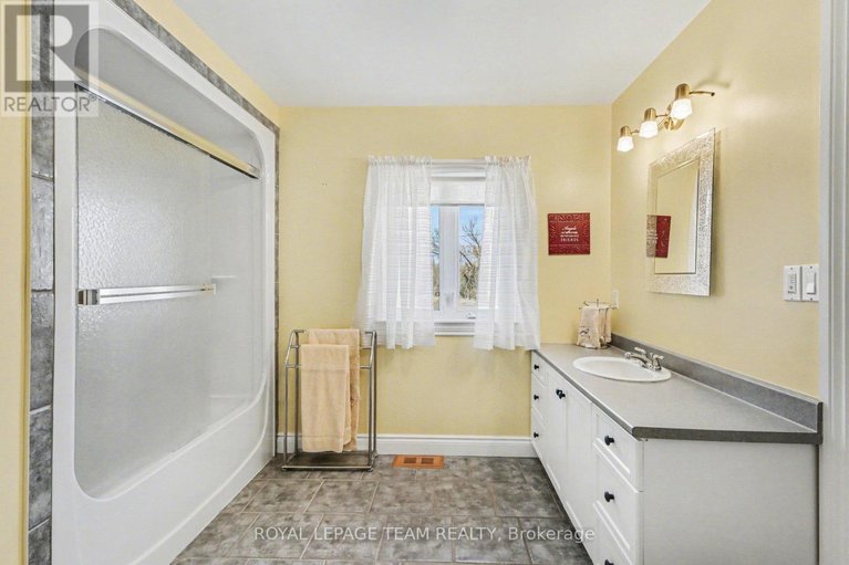 29659900/2370-county-18-road/kemptville/north-grenville/ontario/K0G1J0_22