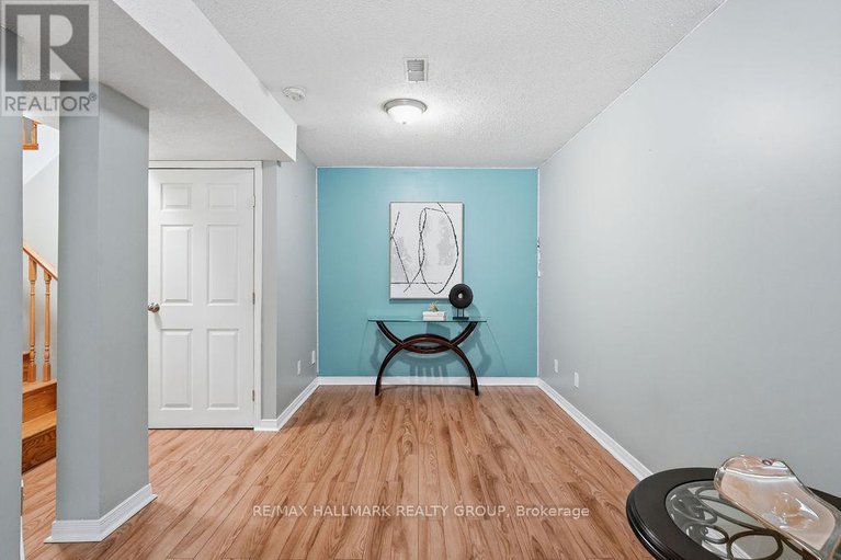 29415576/1165-falconcrest-court/chatelaine-village/ottawa/ontario/K4A3Z4_26